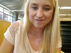 Ảnh chụp từ phim xxx hoc sinh Anita Blond Star
